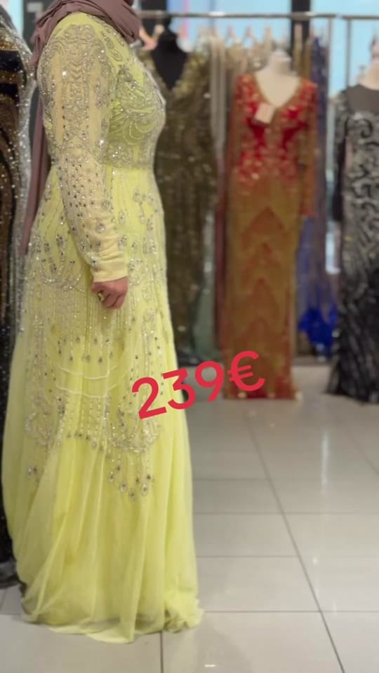 Post 2 by husniafashion on TikTok (video)