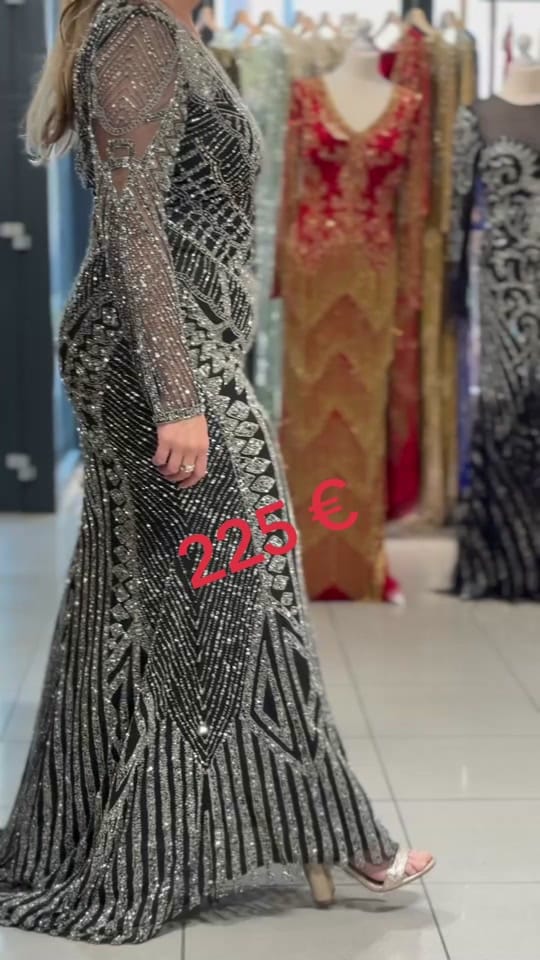 Post 6 by husniafashion on TikTok (video)