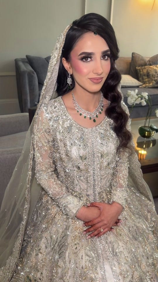 Post 2 by farzana_kamran_mua on TikTok (video)