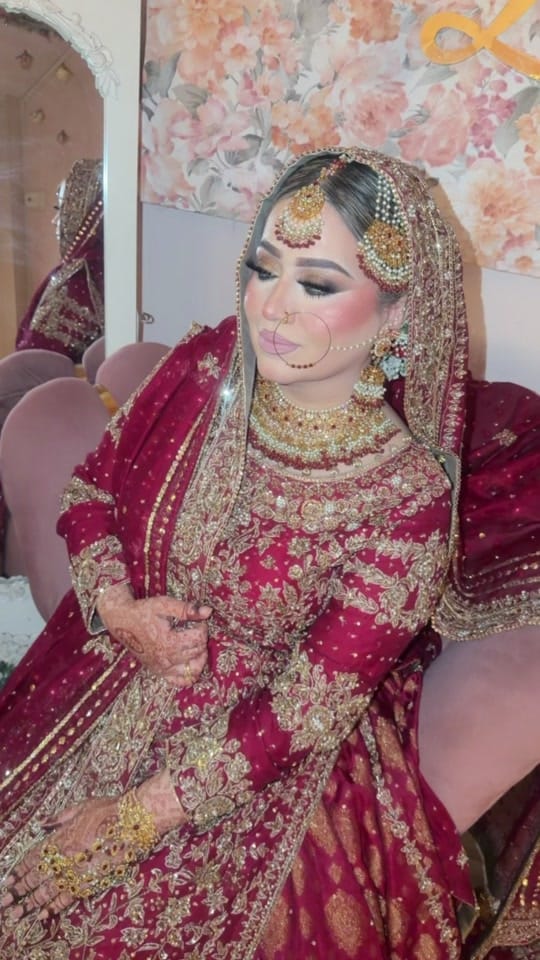 Post 8 by farzana_kamran_mua on TikTok (video)