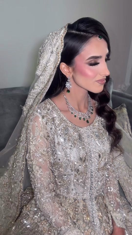 Post 3 by farzana_kamran_mua on TikTok (video)