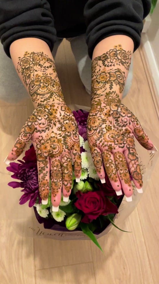 Post 5 by HennabyR on TikTok (video)