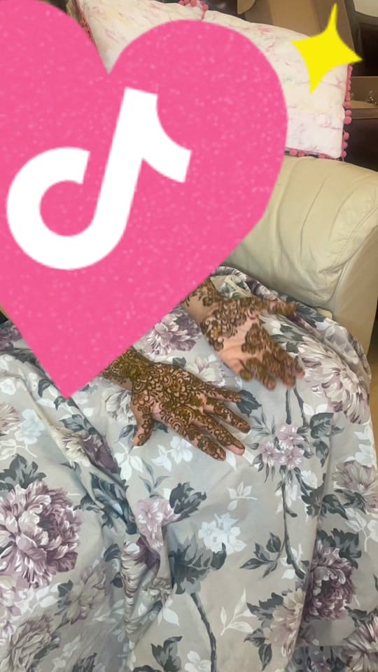 Post 6 by HennabyR on TikTok (video)