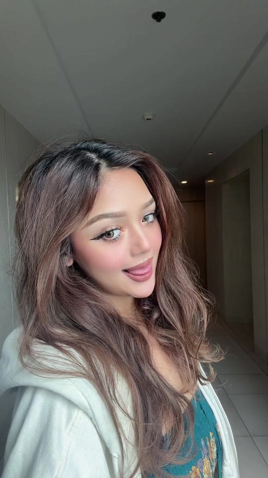Post 6 by Yoon Sandy Win on TikTok (video)