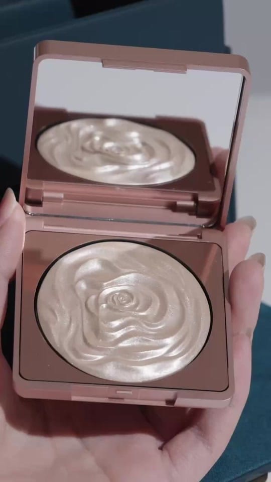 Post 3 by FlorasisMakeup on TikTok (video)