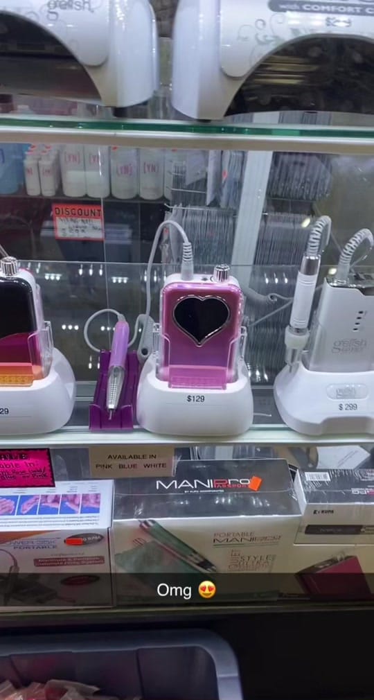 Post 10 by Puff pretty nails on TikTok (video)