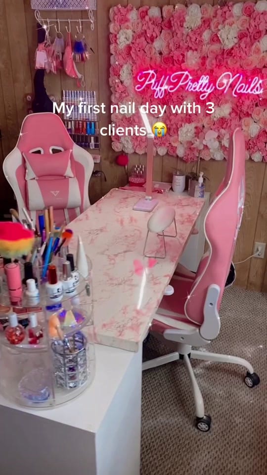 Post 9 by Puff pretty nails on TikTok (video)