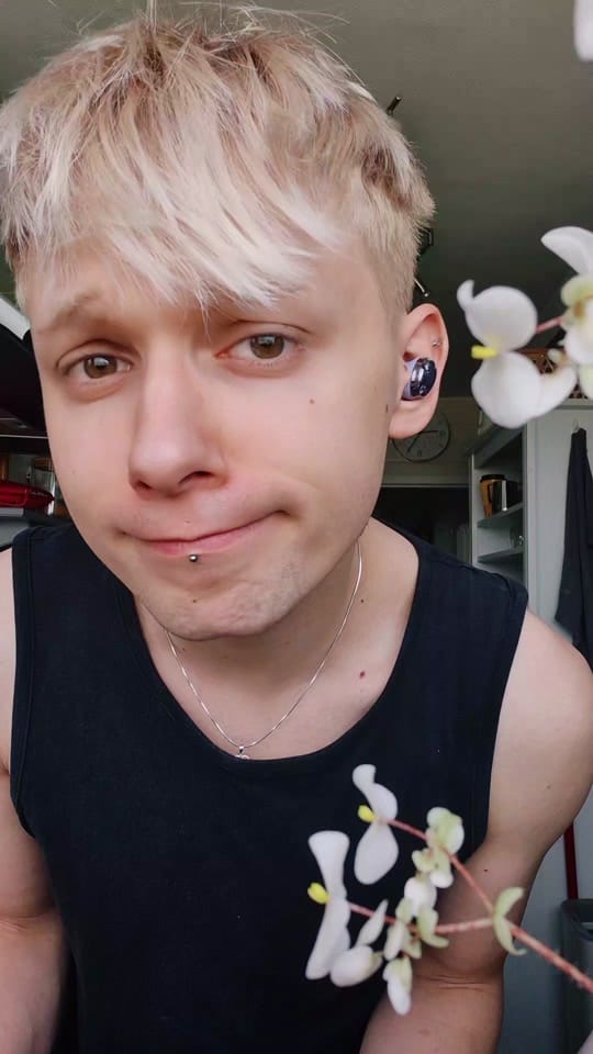Post 2 by Creyzoll on TikTok (video)