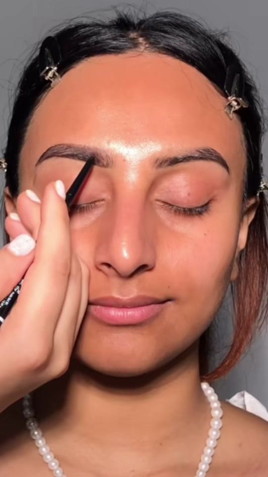 Post 6 by London makeup artist 🇬🇧 on TikTok (video)