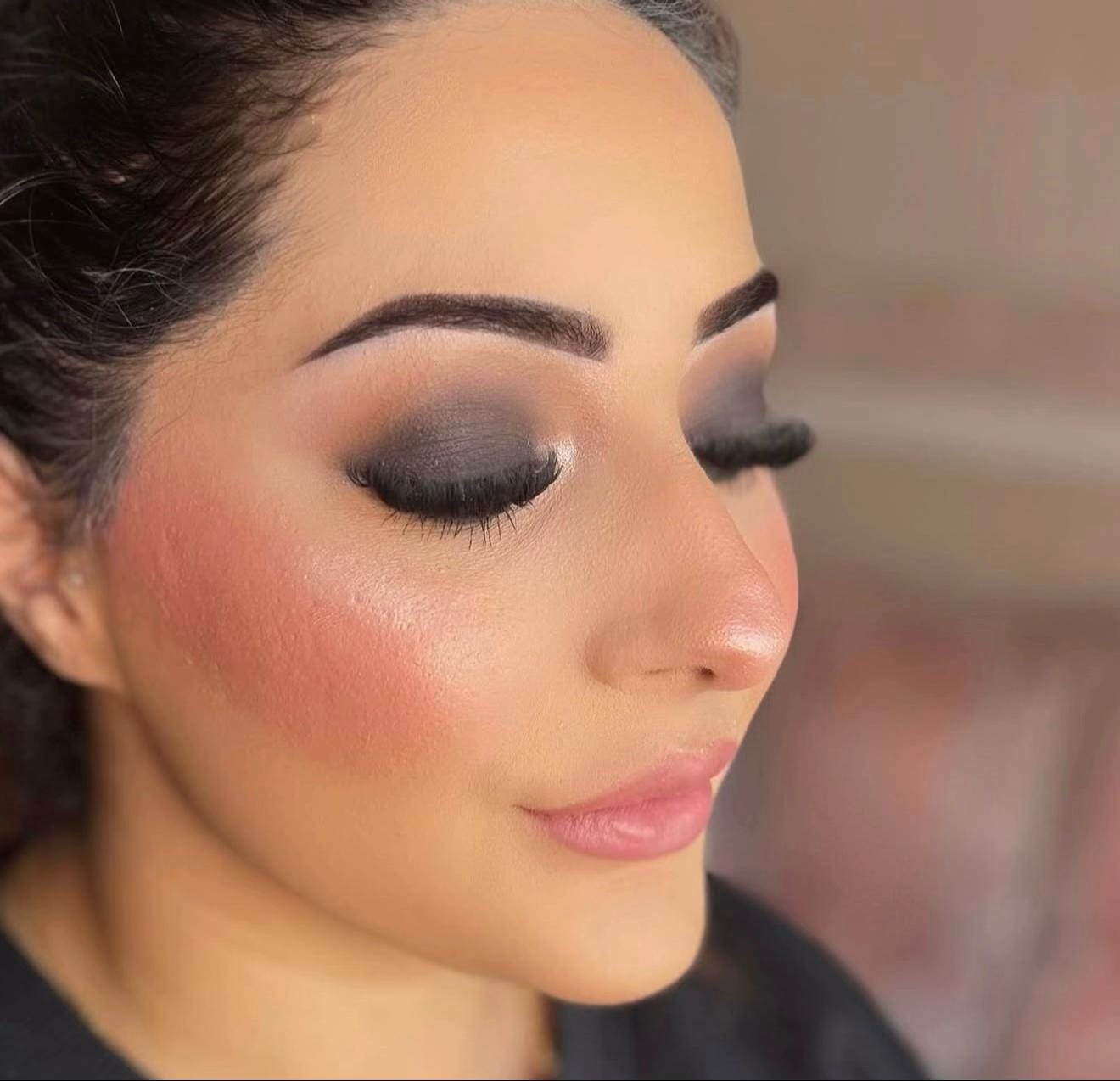 Post 6 by makeupbysam6 on TikTok (video)