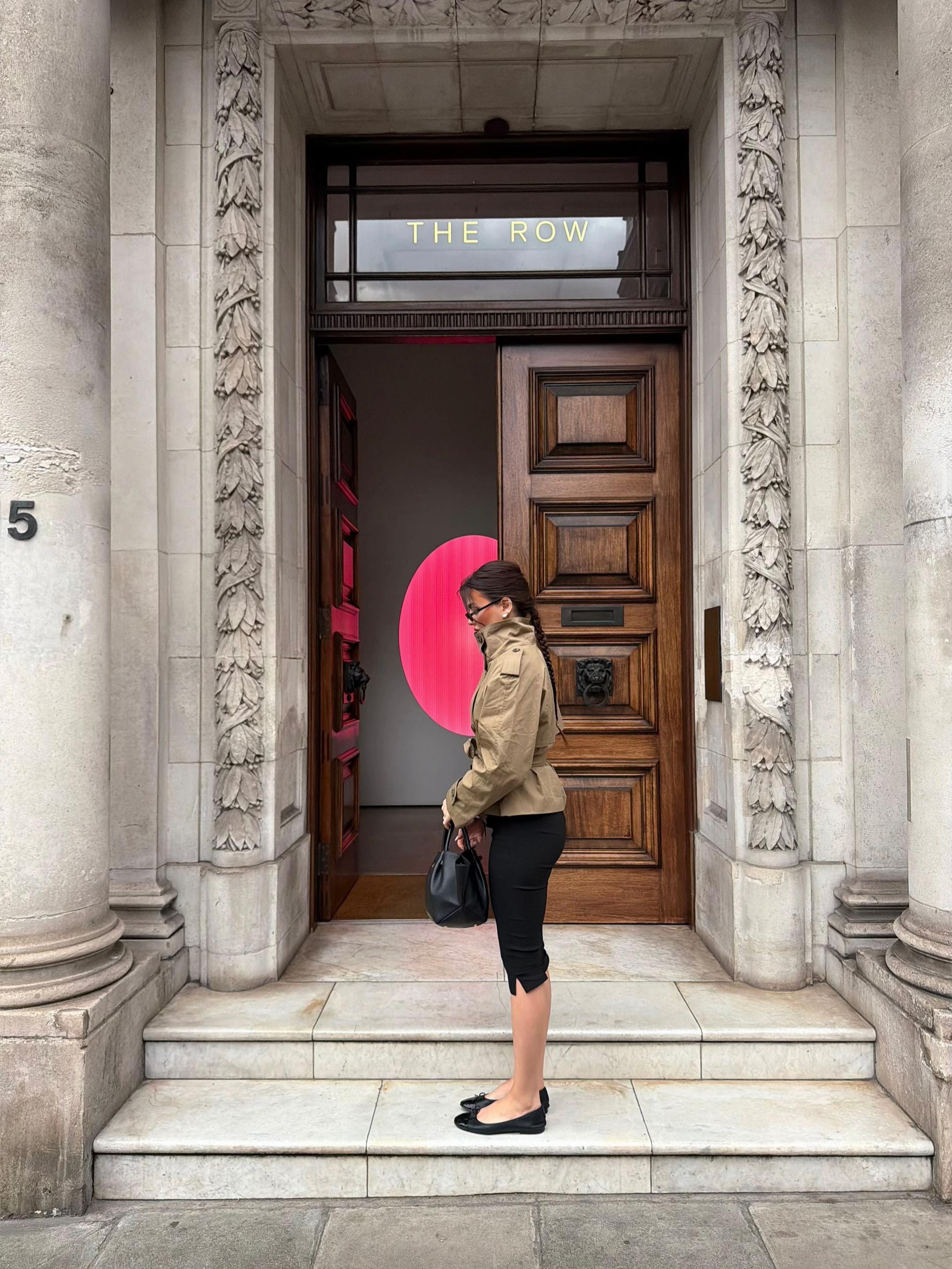 Post 2 by Emel Dilara on TikTok (video)