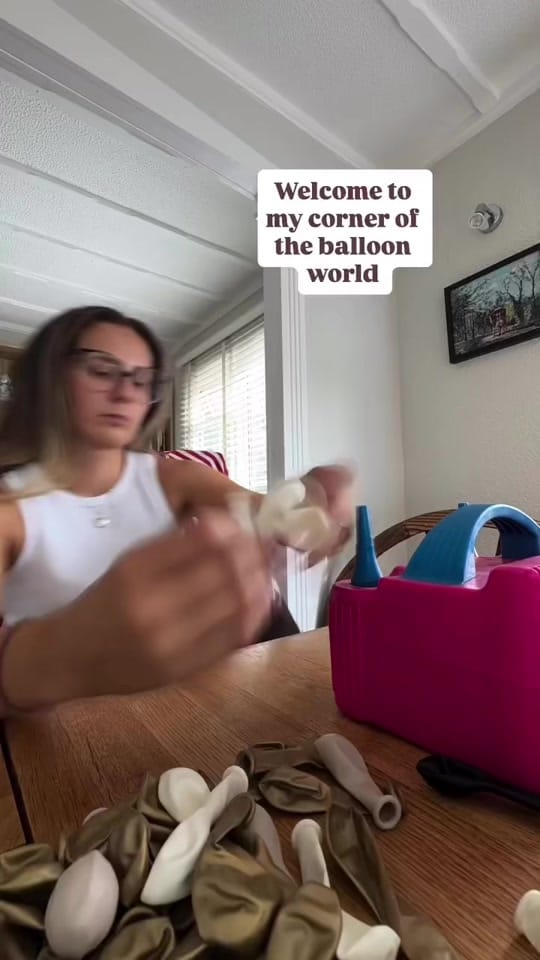 Post 2 by Luna Balloonz on TikTok (video)