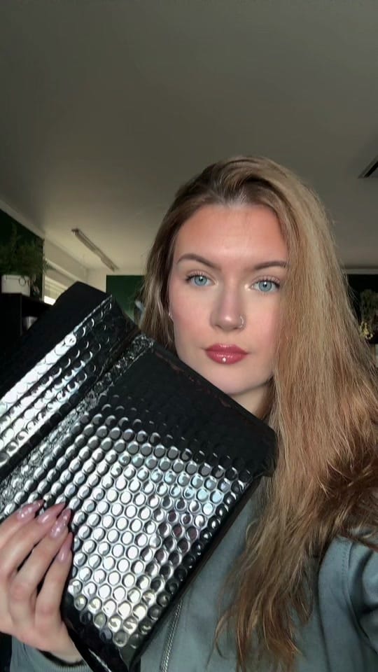 Post 5 by Shari🐉 | Booktok📚 on TikTok (video)