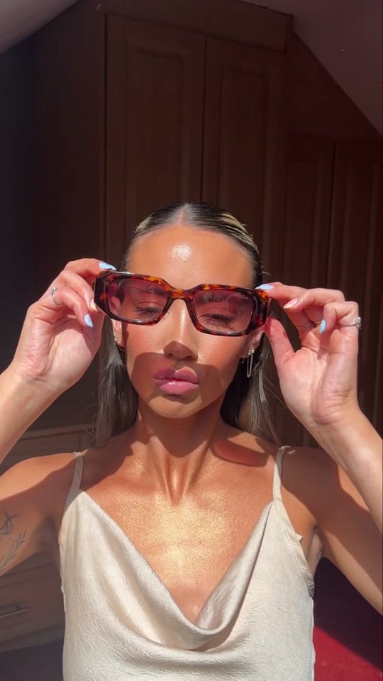 Post 2 by Iconic Bronze on TikTok (video)