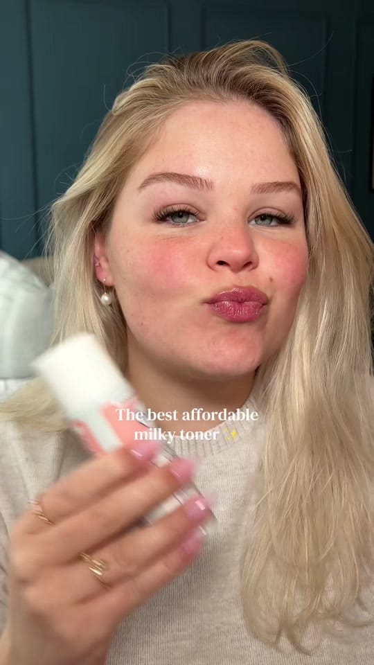 Post 8 by Luisa | therosyshelf ✨🧚 on TikTok (video)