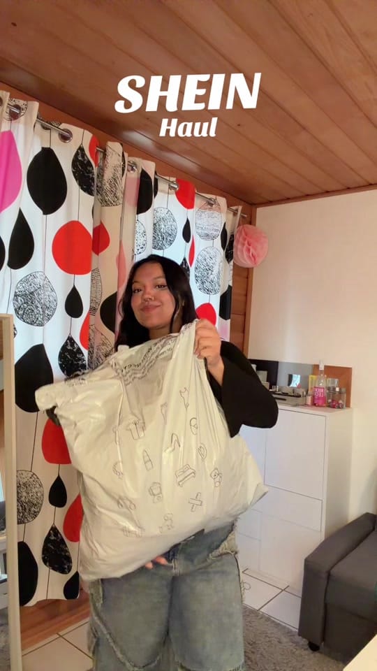 Post 5 by Gabrielle Luz on TikTok (video)