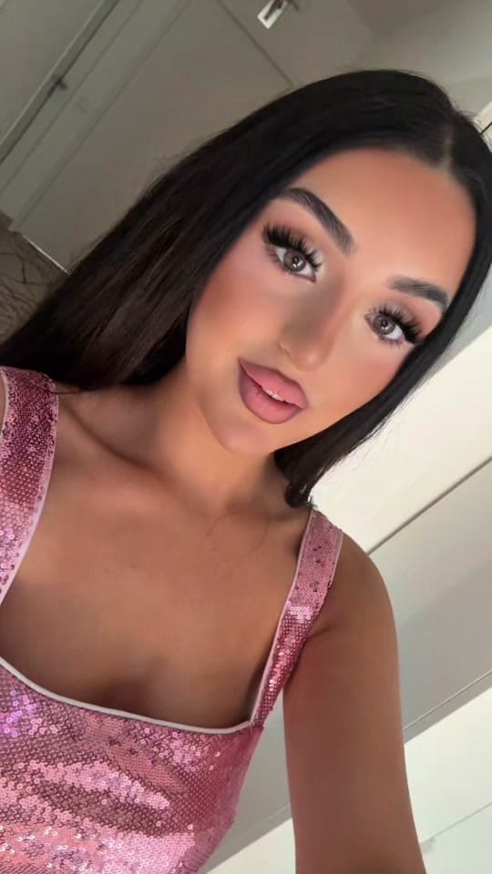 Post 2 by 𝐑𝐎𝐒𝐀𝐋𝐈𝐄 on TikTok (video)