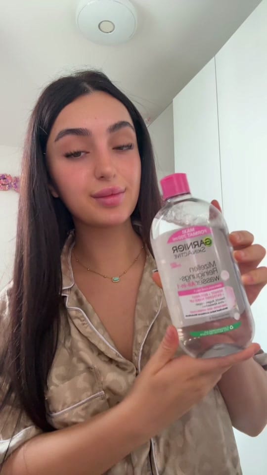 Post 3 by 𝐑𝐎𝐒𝐀𝐋𝐈𝐄 on TikTok (video)
