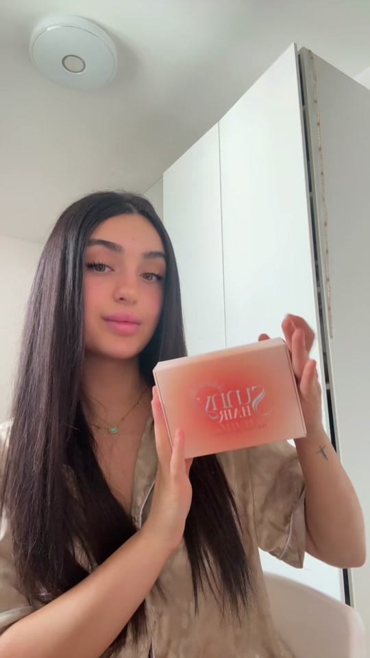 Post 4 by 𝐑𝐎𝐒𝐀𝐋𝐈𝐄 on TikTok (video)