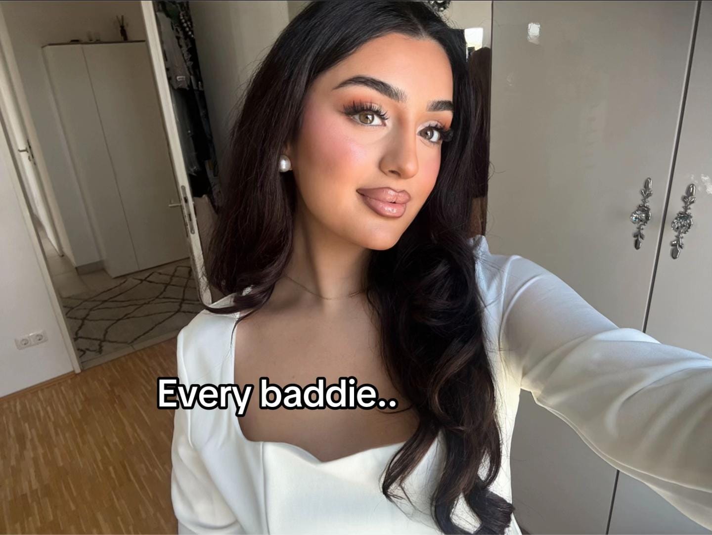 Post 8 by 𝐑𝐎𝐒𝐀𝐋𝐈𝐄 on TikTok (video)