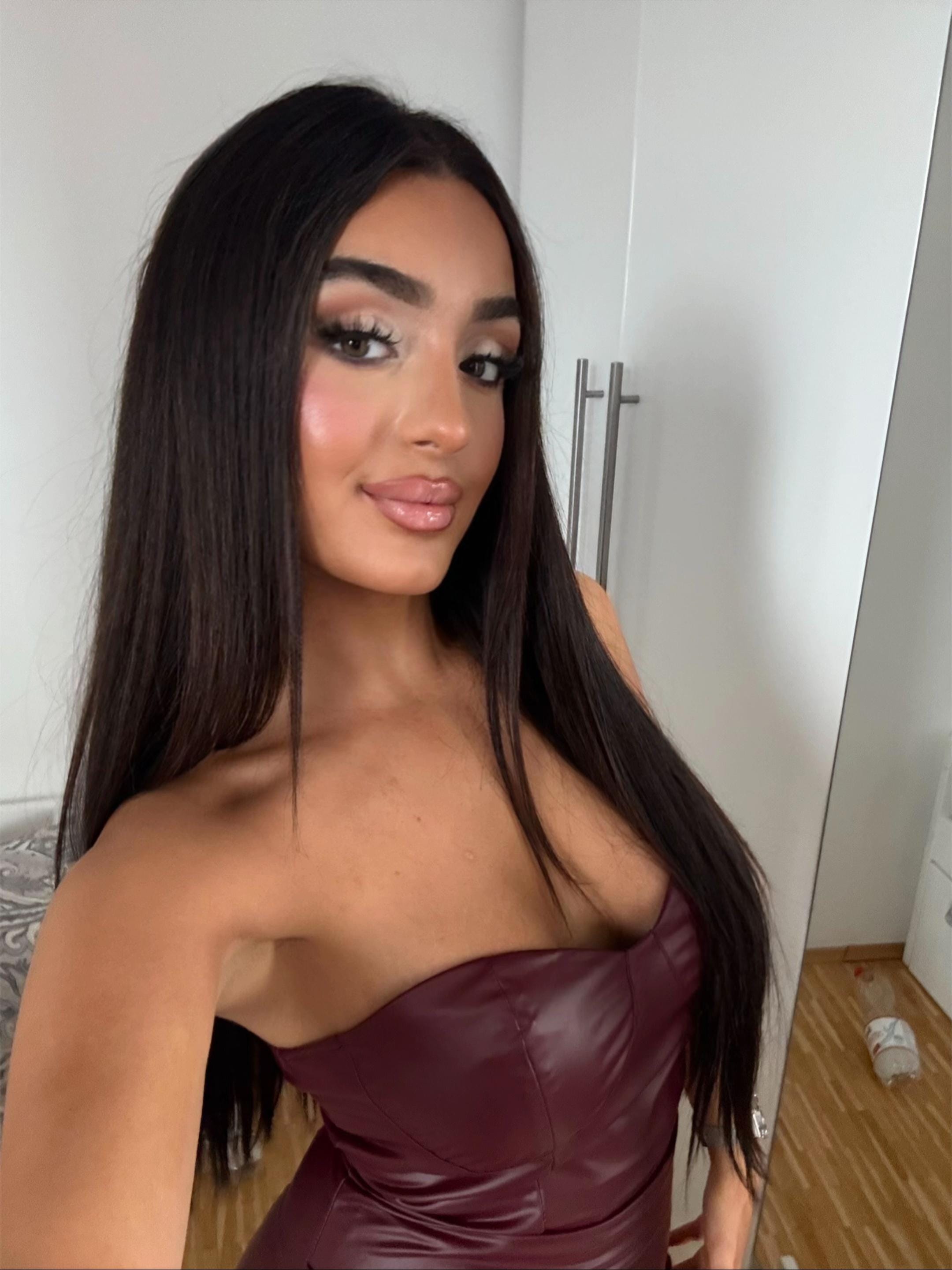 Post 10 by 𝐑𝐎𝐒𝐀𝐋𝐈𝐄 on TikTok (video)