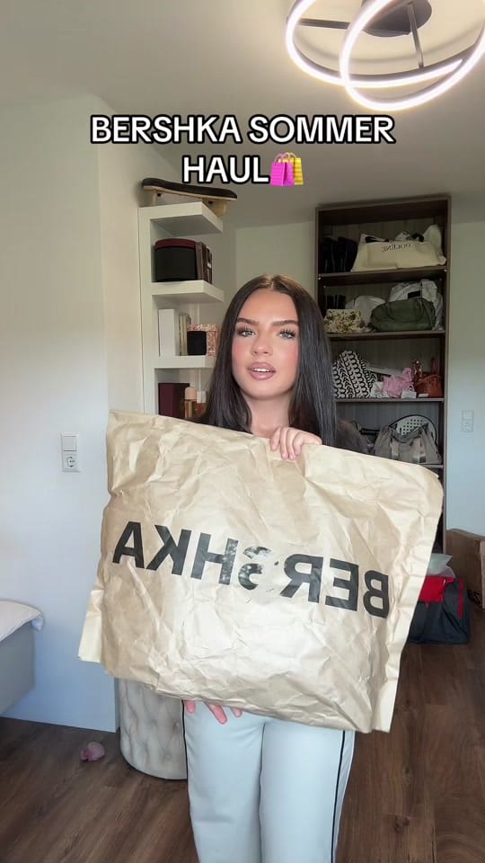 Post 4 by Denisa on TikTok (video)