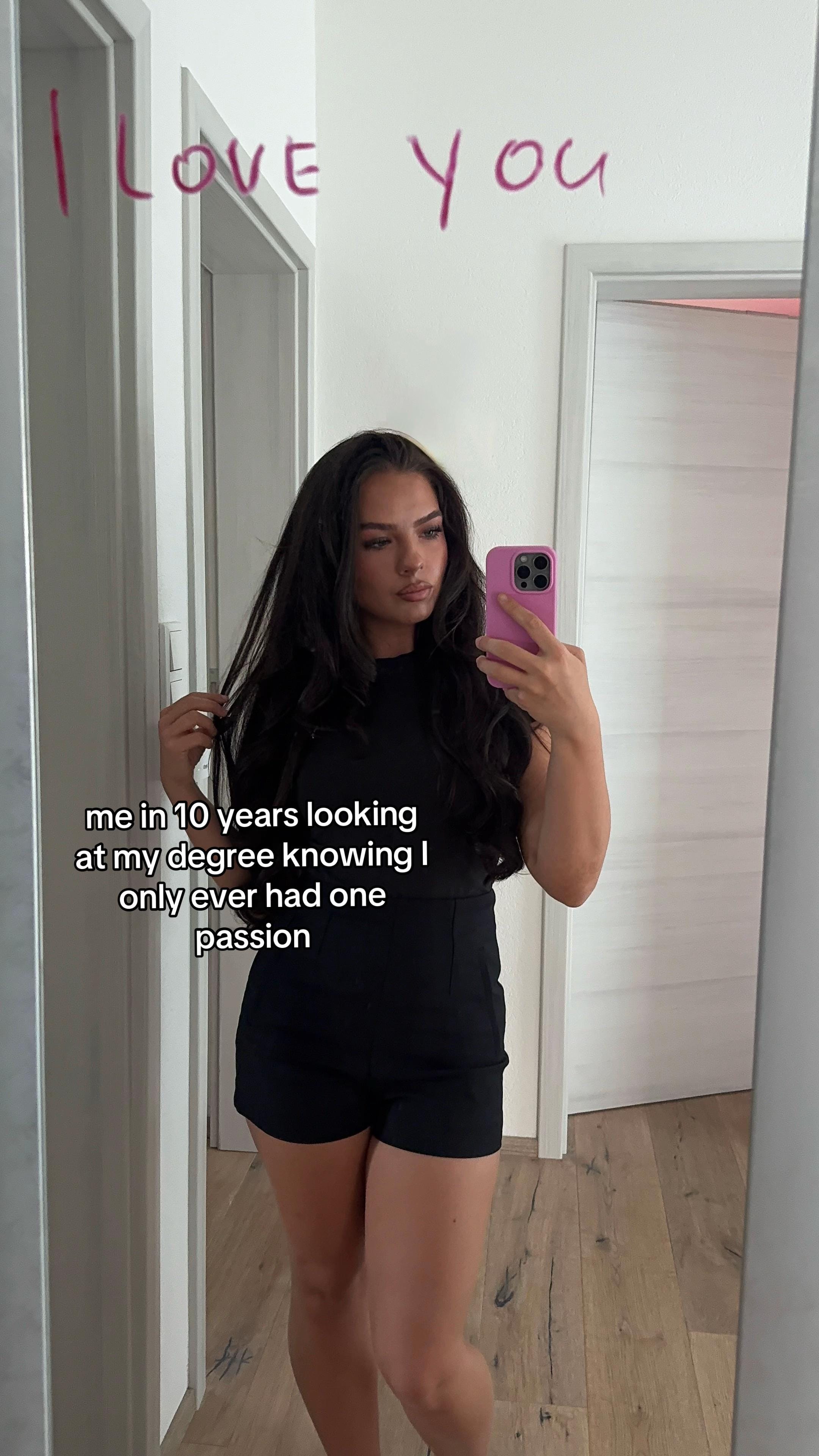 Post 1 by Denisa on TikTok (video)