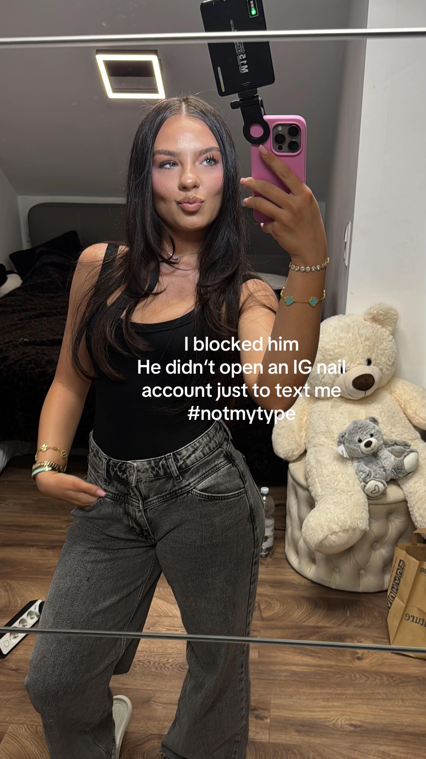 Post 6 by Denisa on TikTok (video)