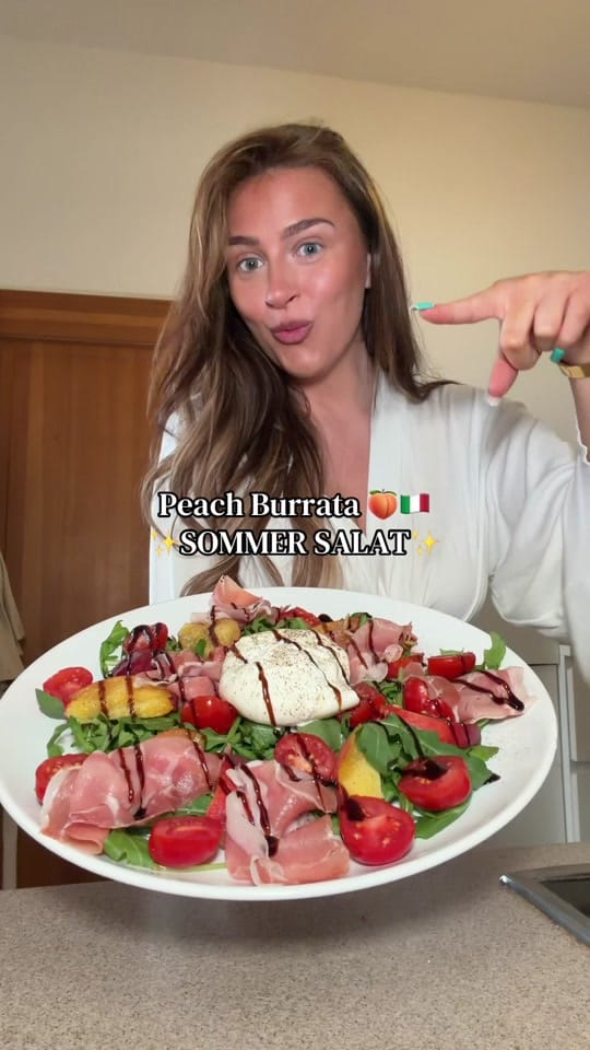 Post 7 by 𝑀𝒾𝒸𝒽𝑒𝓁𝓁𝑒 on TikTok (video)