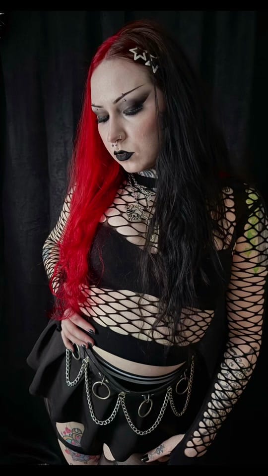Post 3 by Lizz Zealia 🕸🖤 on TikTok (video)