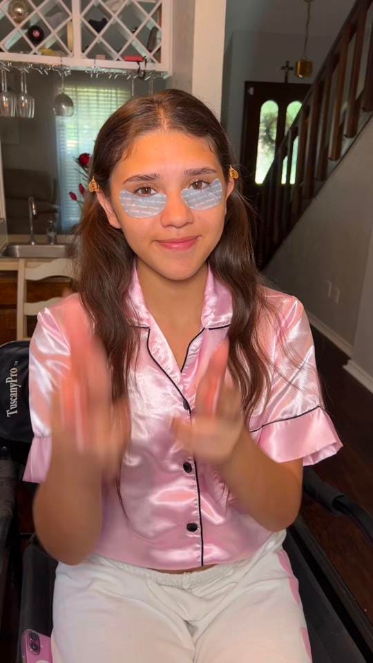 Post 4 by Mayra on TikTok (video)