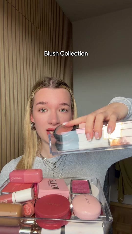 Post 7 by Lara on TikTok (video)