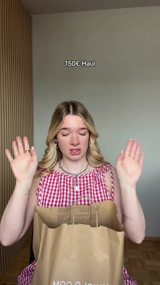 Post 4 by Lara on TikTok (video)