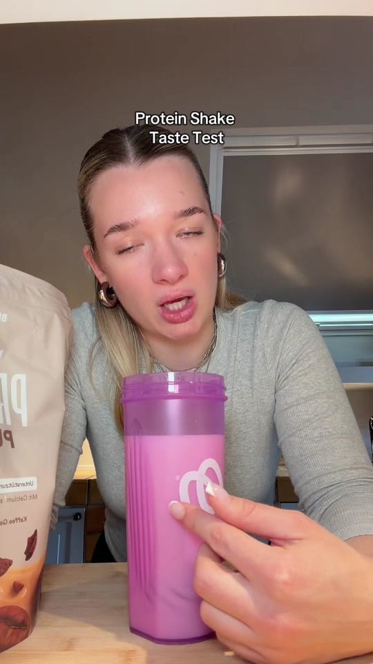Post 2 by Lara on TikTok (video)