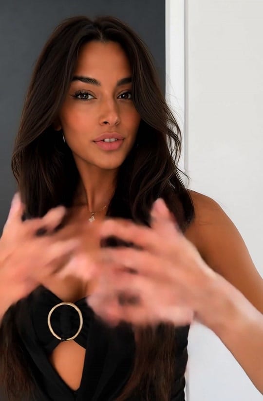 Post 2 by aureliagommez on TikTok (video)