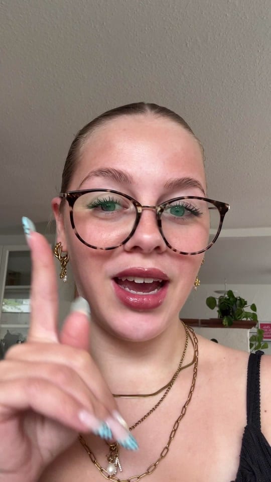 Post 4 by Kimi 🎀🪩🌸 | UGC on TikTok (video)
