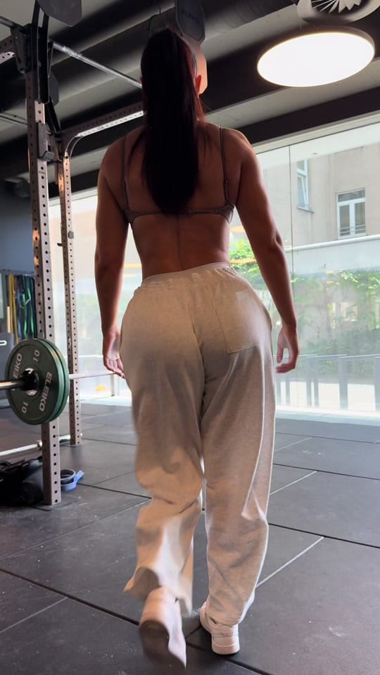 Post 8 by Lisa del Piero ❥ tall gym girl on TikTok (video)