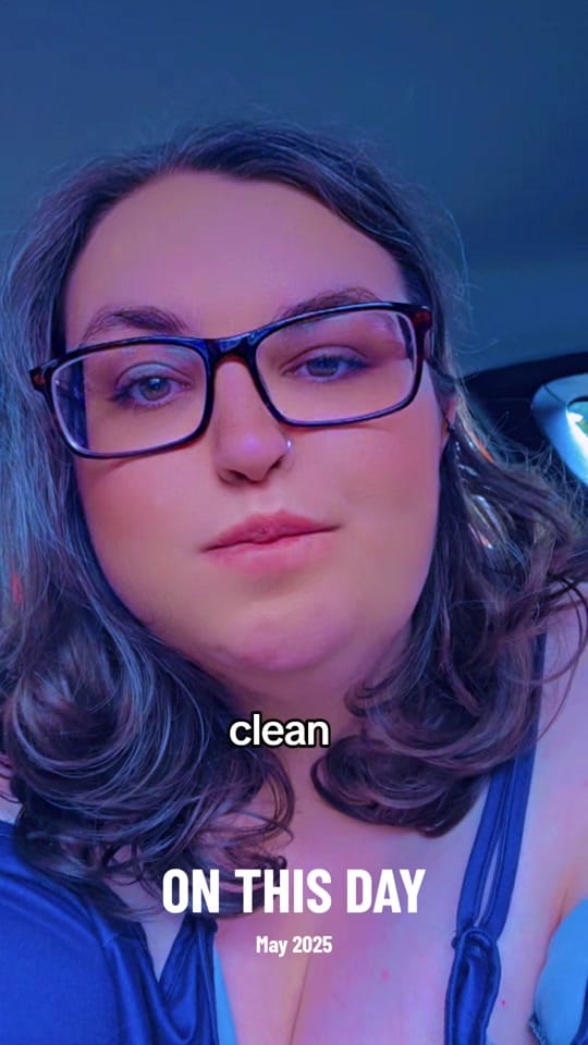 Post 8 by Laura👽 on TikTok (video)