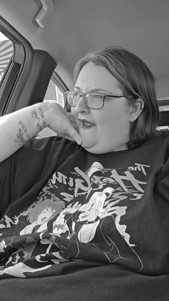 Post 10 by Laura👽 on TikTok (video)