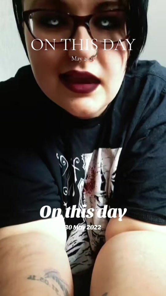 Post 6 by Laura👽 on TikTok (video)