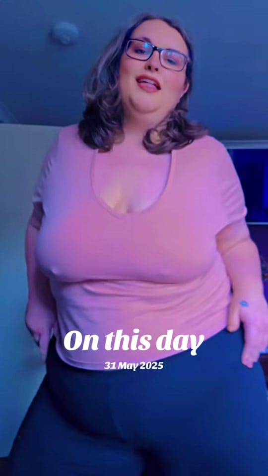 Post 5 by Laura👽 on TikTok (video)