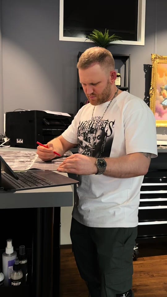 Post 5 by Alex Demtschenko on TikTok (video)