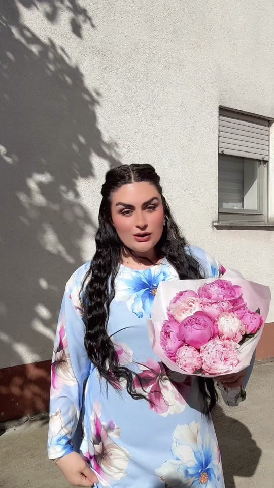 Post 2 by Fatemehqaderi on TikTok (video)