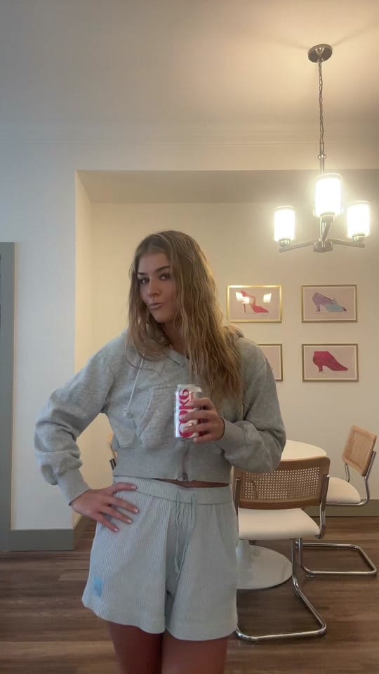 Post 10 by Caroline Ellis Art on TikTok (video)
