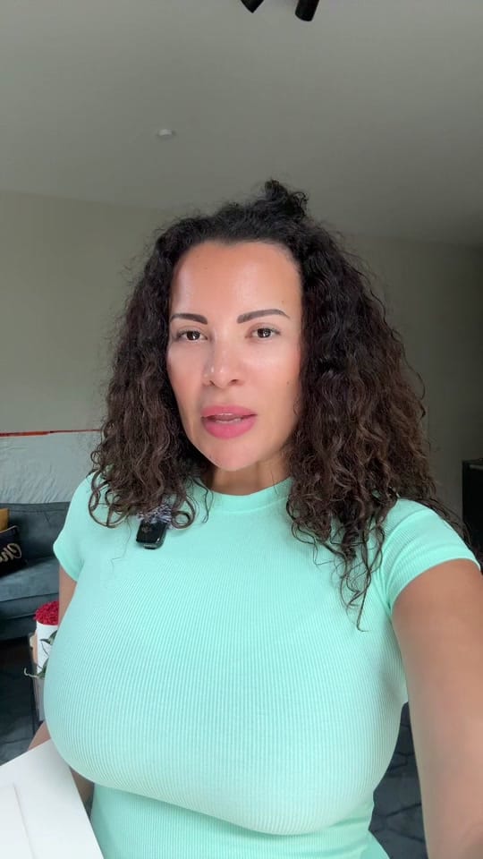 Post 9 by Yulia Bello on TikTok (video)