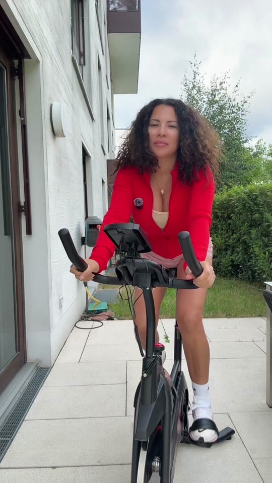 Post 1 by Yulia Bello on TikTok (video)