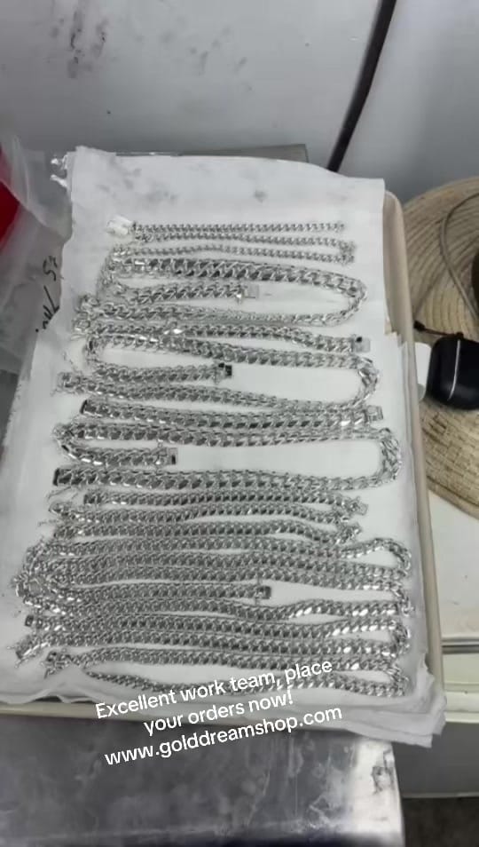 Post 1 by Gold Dream shop on TikTok (video)