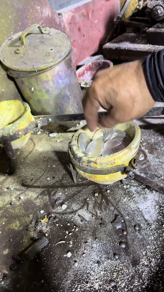 Post 2 by Gold Dream shop on TikTok (video)