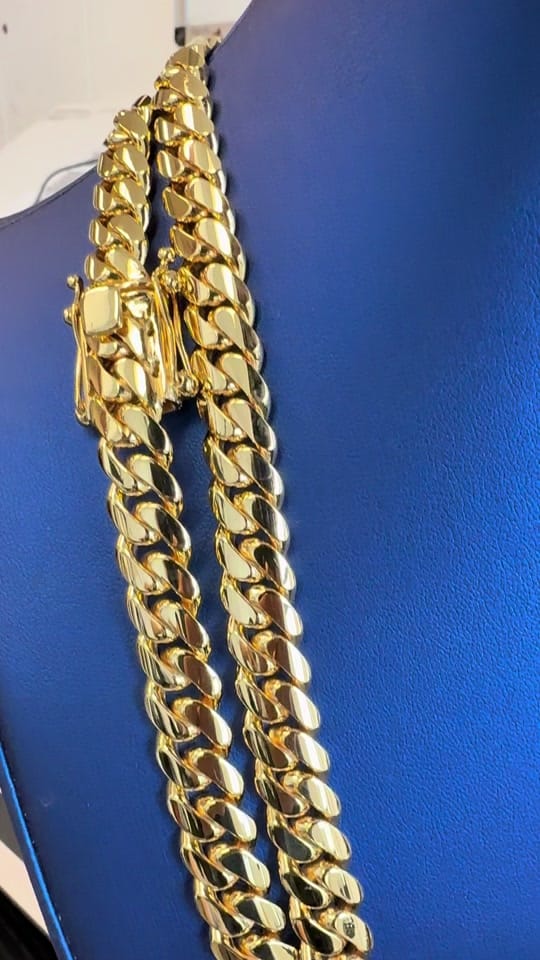 Post 8 by Gold Dream shop on TikTok (video)