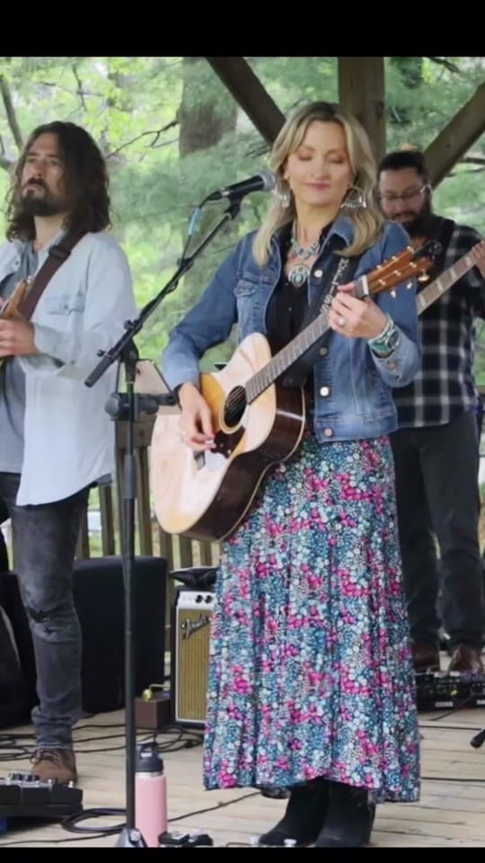 Post 1 by Melissa Quinn Fox on TikTok (video)